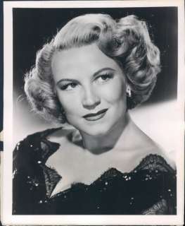 1948 opera singer Dorothy Kirsten  