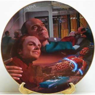 Star Trek Voyager Life Signs Episodes Plate, 1996, MINT  
