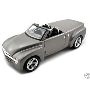  2000 Chevy SSR Convertible Concept Truck 1/18 Silver: Toys 