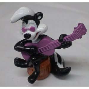   Mexican Exclusive Looney Tunes Pvc Figure : Pepe Le Pew: Toys & Games