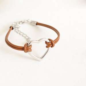  New Fashion Style Hollow Peach Heart Leather Bracelet 