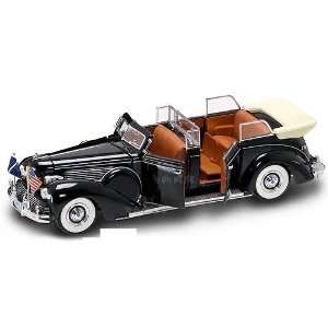     Lincoln Sunshine Special Convertible w/ Flags (1939, 1:24, Black