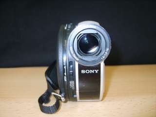 Sony DCR DVD110 DVD Handycam with X40 Carl Zeiss Zoom  