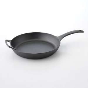  Bobby Flay 10 in. Cast Iron Skillet: Kitchen & Dining