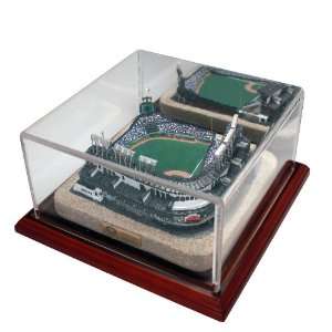  CHICAGO CUBS Wrigley Field Gold LE Replica w CASE: Sports 