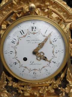 Reloj de Louis XVI de bronce dorado y suite de bronce franceses 