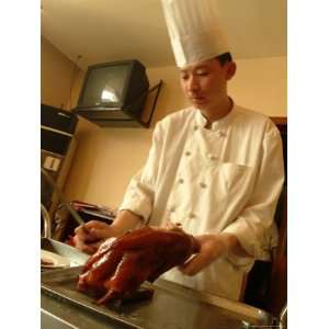  A Chef Prepares Beijing Duck in a Restaurant Premium 