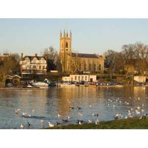  Hampton Church and River Thames, Surrey, England, United 
