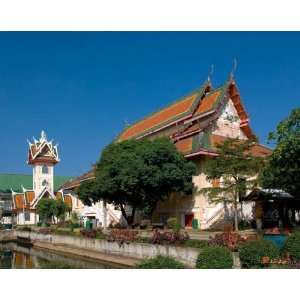  Wat Thung Si Muang Wiharn and Bell Tower: Kitchen & Dining