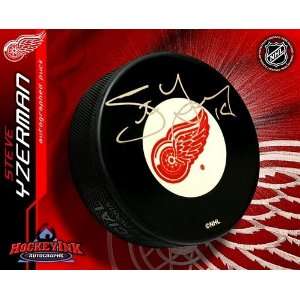  Steve Yzerman Autographed/Hand Signed Hockey Puck: Sports 