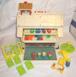 Vintage Fisher Price #923 Play Family SCHOOL + access.  