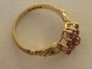 VINTAGE HALLMARKED 9CT GOLD LADIES RING INSET WITH A CLUSTER OF 