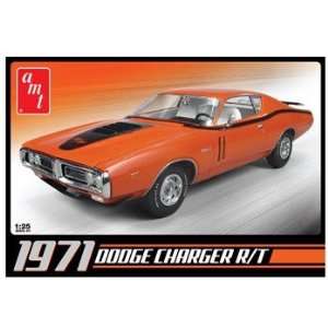  AMT 1/25 1971 Dodge Charger R/T Kit: Toys & Games