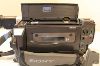 Sony Handycam DCR TRV520 DIGITAL8 Camcorder Plays 8mm Hi8 Analog Tapes 