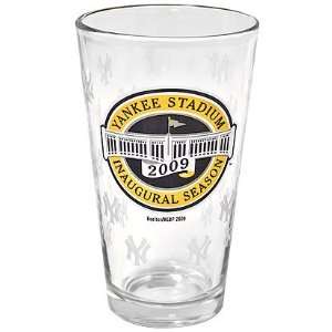   Season Frosted Beer Pub Pint Glass New York Yankees: Sports & Outdoors