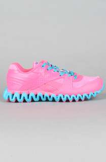 Reebok The Classic Zig Runner in Neon Pink and Feather Blue 