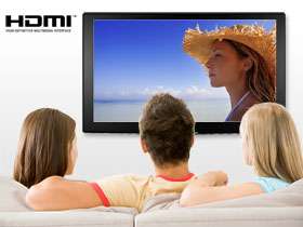 Schließen Sie Ihre Kamera über das HDMI Kabel an Ihren HD Fernseher 