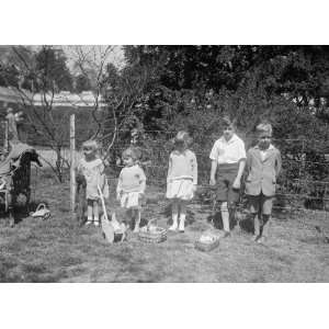 1925 photo Children of J.J. Davis & E.B. McLean, Easter Monday, 4/13 