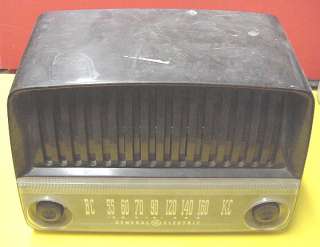GE General Electric model 135 1950s AM tube radio  